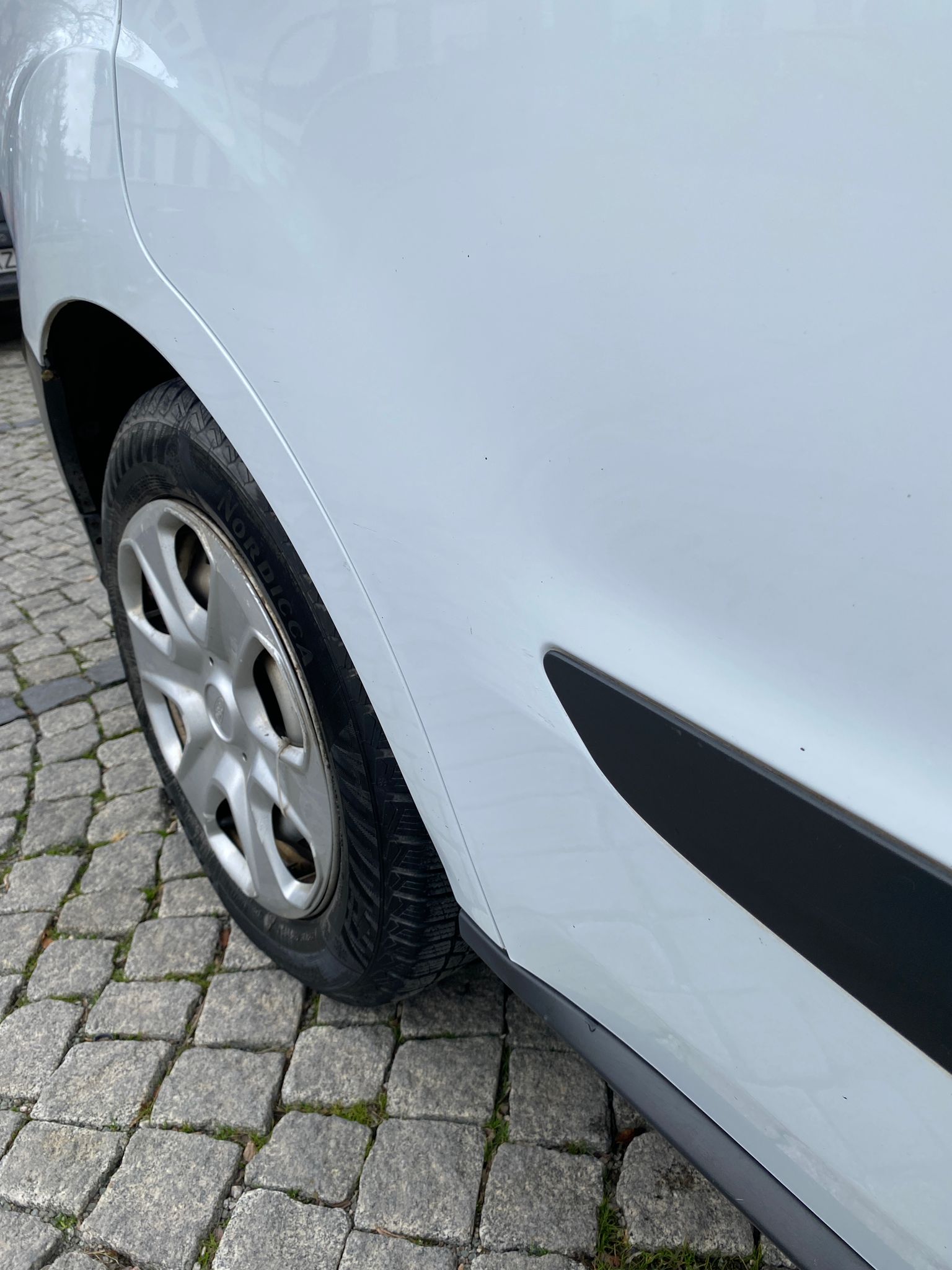 Ford Courier fotoğraf 1